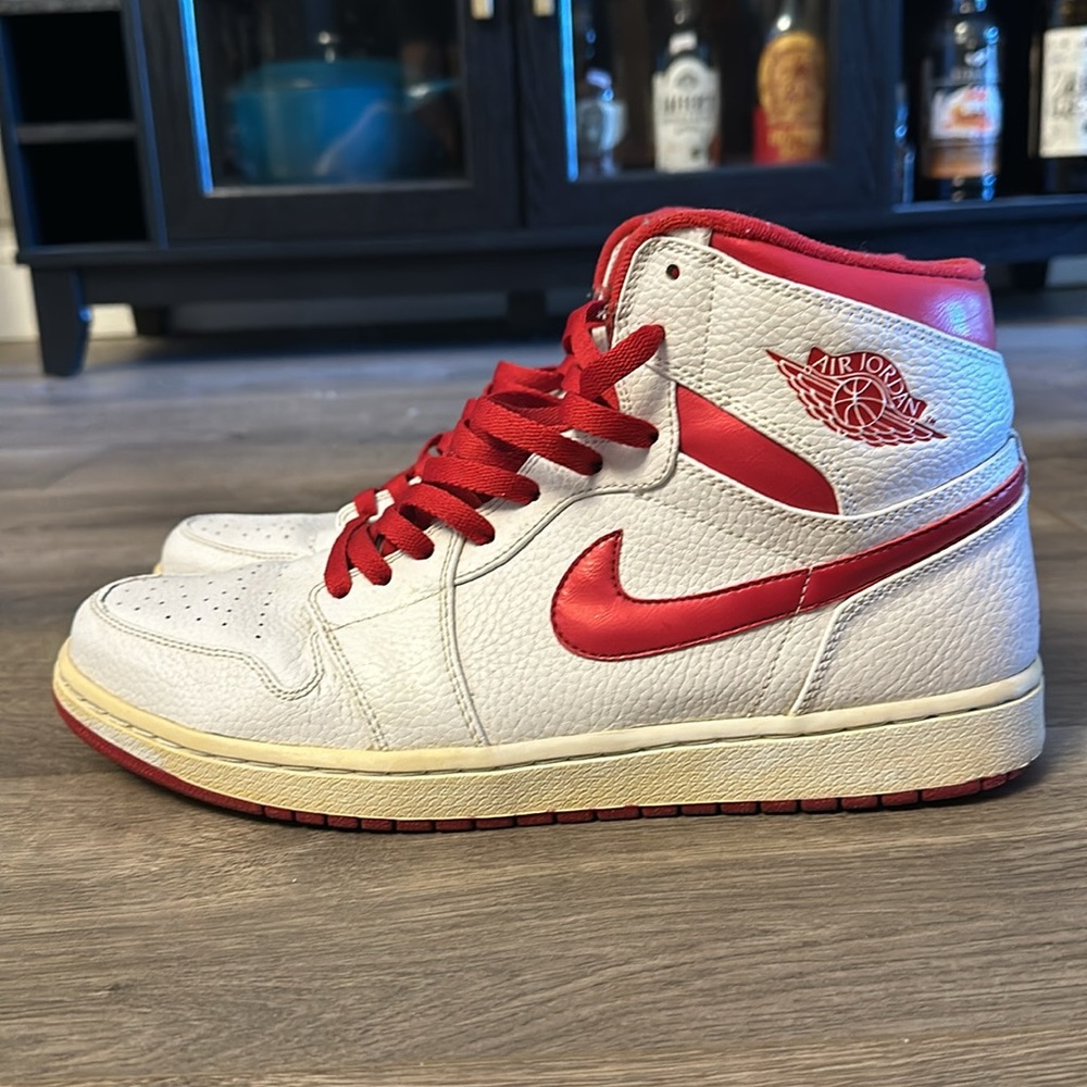 Air Jordan 1 High Metallic Red